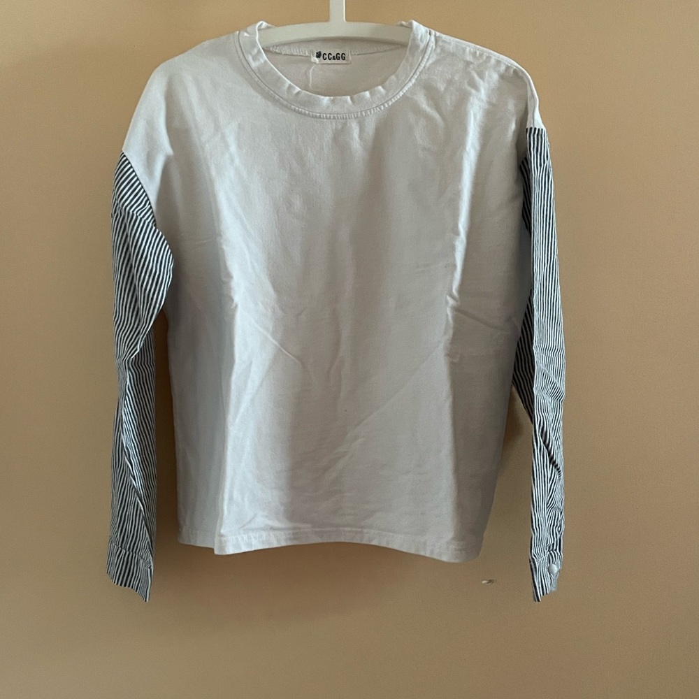 White longs sleeve tee black and white stripes sleeve